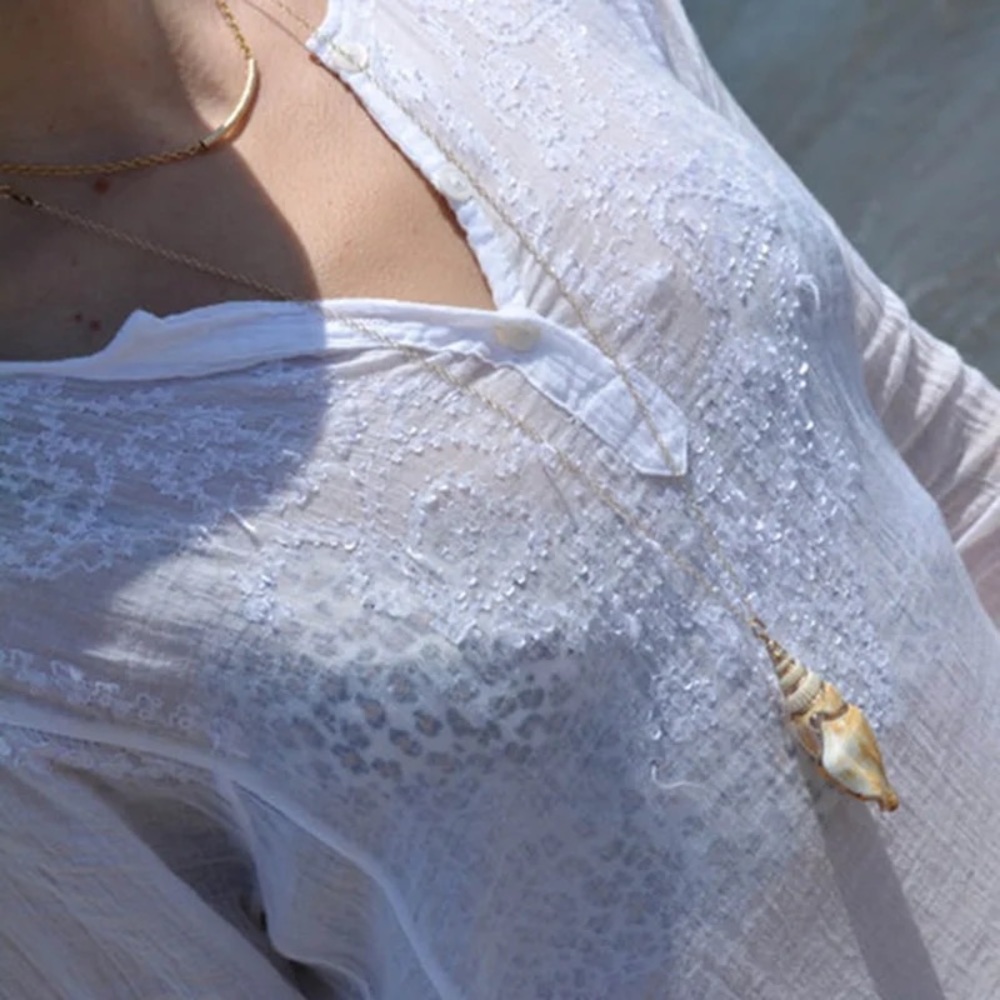 Conch Seashell Necklace - Picture 2 of 3